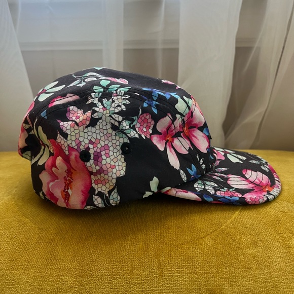 Original Chuck Hawaiian hat - Picture 4 of 6